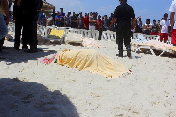 آلاف السياح الأوروبيين يغادرون تونس 