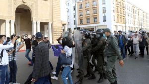قوات الأمن المغربية تقمع المحتجين ضد الفقر