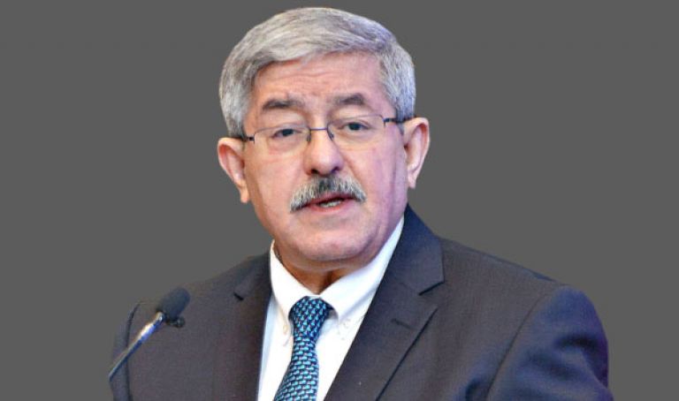 أويحيى يدعو للاستجابة لمطالب الشعب تفاديا للانزلاق