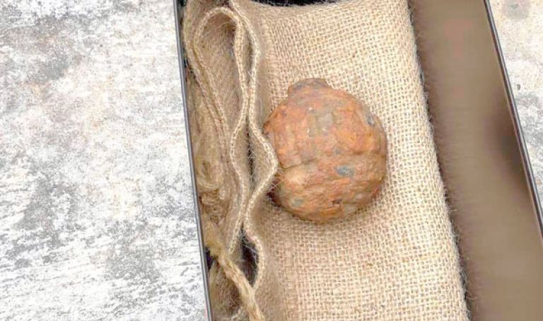 قنبلة وسط شحنة بطاطا