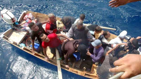 العثور على جثة طفل وتوقيف 15 حراقا