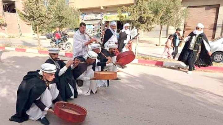 "عكاظية تكوت" سوقٌ للشعر والأصالة