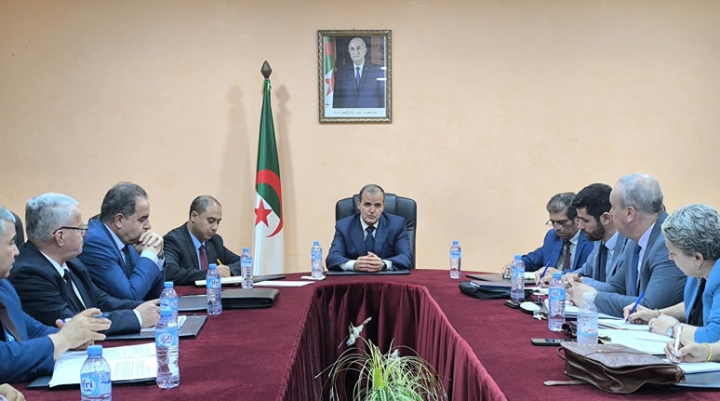 تحديد منهجية واضحة للتكفل بفائض الإنتاج وتوجيهه نحو التصدير