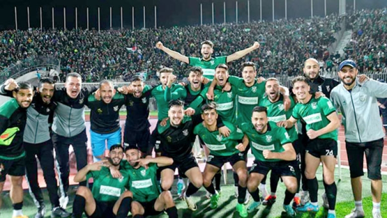 أجواء خرافية بملعب عنابة وتحطيم مركبات "السنافر"