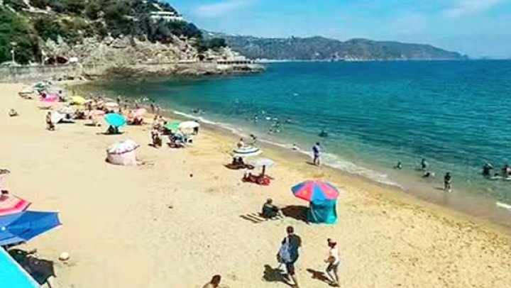 إقبال كبير على شواطئ سكيكدة