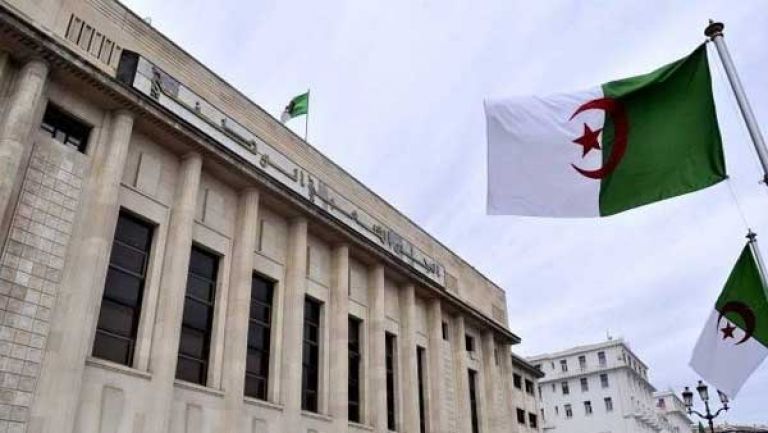 نواب ينتقدون التغيير المستمر للقوانين