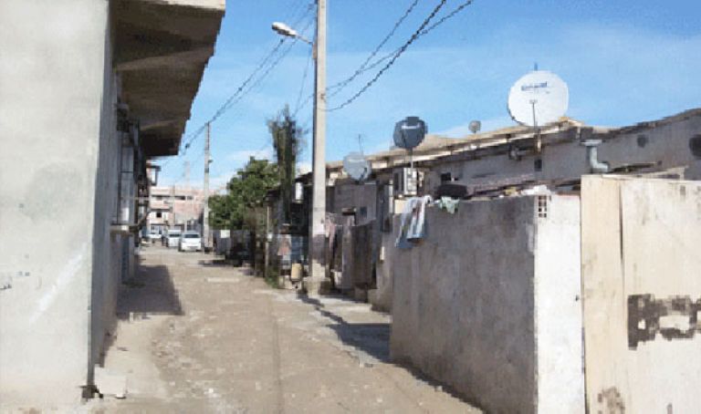 سكان القرية الحمراء يطالبون بتنفيذ الوعود