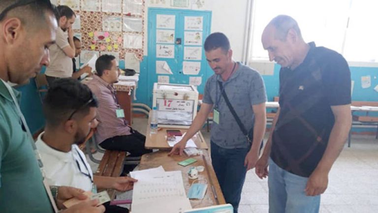 توافد كبير على مكاتب الاقتراع