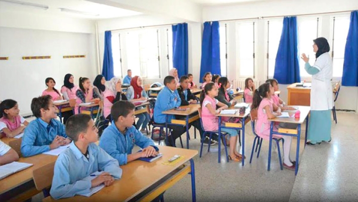 ساعة ونصف ساعة أسبوعيا لتدريس الإنجليزية في الخامسة ابتدائي