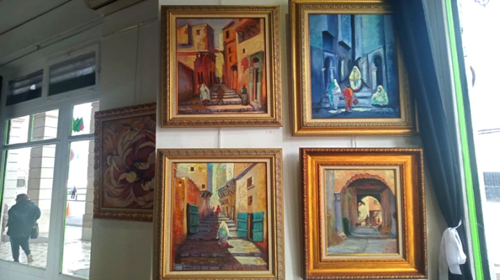 ولجت عالم الرسم صدفة ولا أرضى إلا بالإتقان والدقة