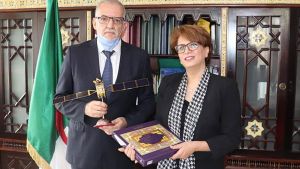 وزيرة الثقافة والفنون، السيدة مليكة بن دودة- السيد عز الدين أوصديق، المدير العام للوكالة الفضائية الجزائرية