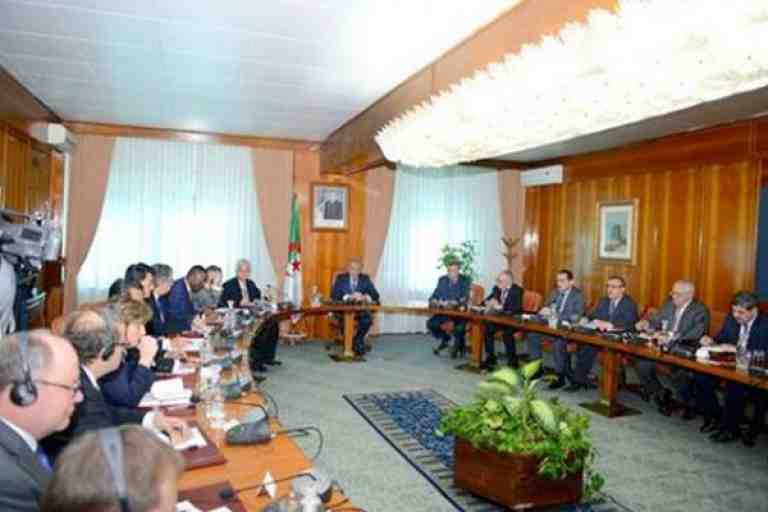 تبادل الآراء حول تطور الاقتصاد الوطني في ظل التحديات