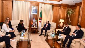 النائب الثالث لرئيس الحكومة الإسبانية، ووزيرة التحول البيئي والتحدي الديمغرافي، تيريزا ريبييرا رودريغيث-وزير الطاقة والمناجم محمد عرقاب