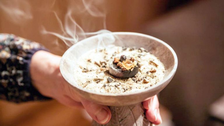 بخور وخلطات لـ"علاج كورونا” في شوارع العاصمة