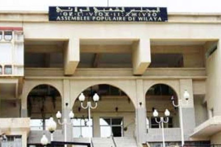 المجلس الولائي يطالب  بلجنة لمتابعة المشاريع