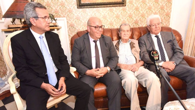 علاهم وربيقة يطمئنان على الحالة الصحية للمجاهد يوسف الخطيب