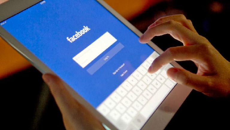 30 % من تلاميذ العاصمة مدمنون على "الفايسبوك"