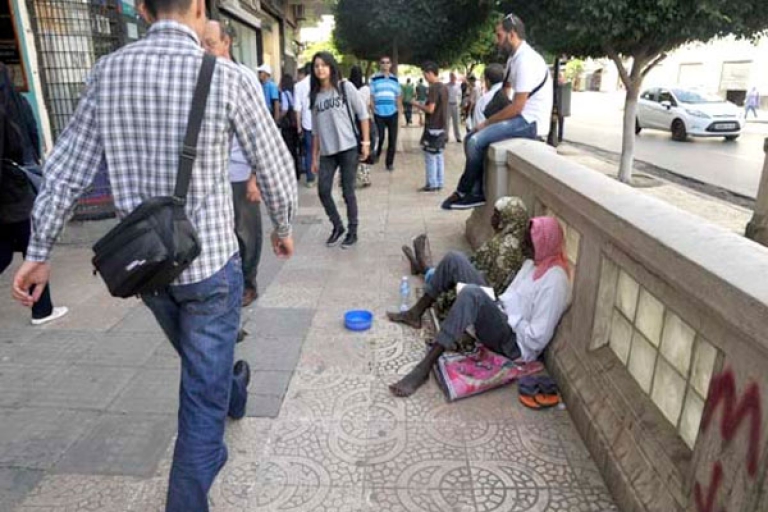 توقيف إفريقي جمع 240 مليون بالتسوّل