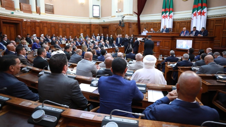 الجزائر المنتصرة ماضية في بناء دولة قوية بمؤسّساتها