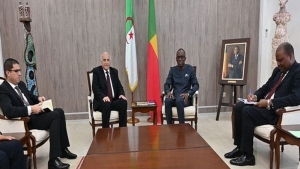 وزير الشؤون الخارجية والجالية الوطنية بالخارج أحمد عطاف-وزير الخارجية البنيني شيغون باكاري