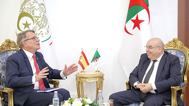 دفع التعاون الجزائري – الإسباني في الصناعة الصيدلانية