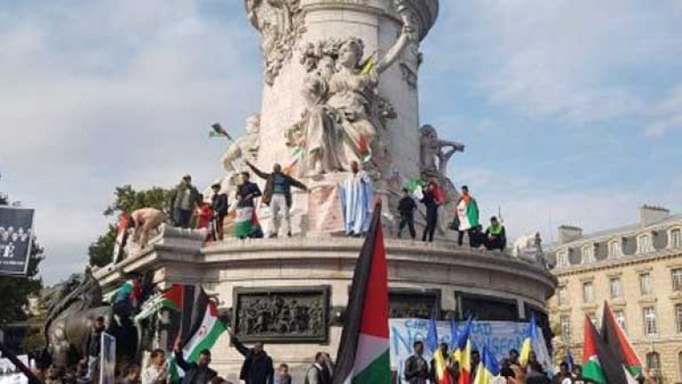 مظاهرة تطالب فرنسا بالكف عن دعم المغرب