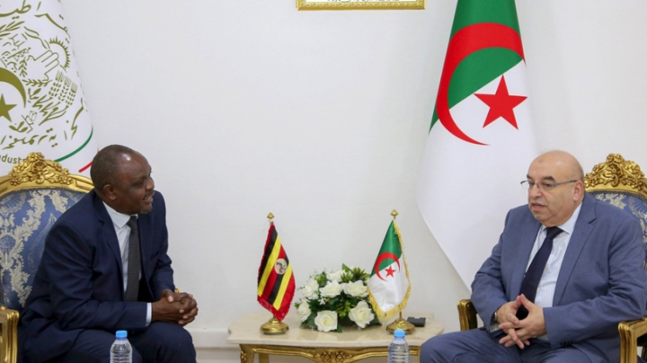 بحث فرص التعاون مع أوغندا في الصناعة الصيدلانية