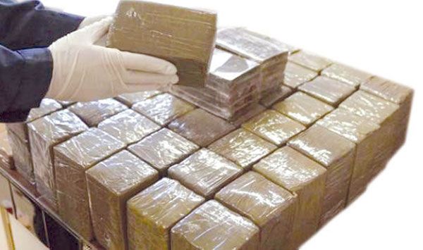توقيف أجنبي وحجز 4.3 كلغ من مخدرات