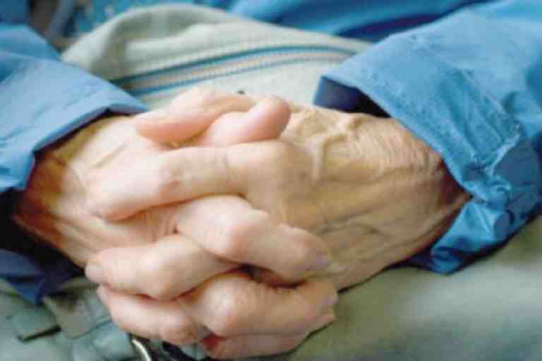 المكانة الطبيعية للشخص المسن بين أهله وأقرانه