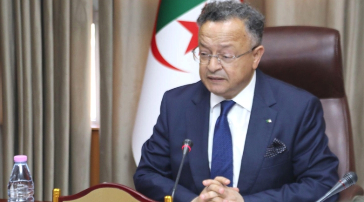 بداري يضبط الإجراءات الخدماتية للطلبة