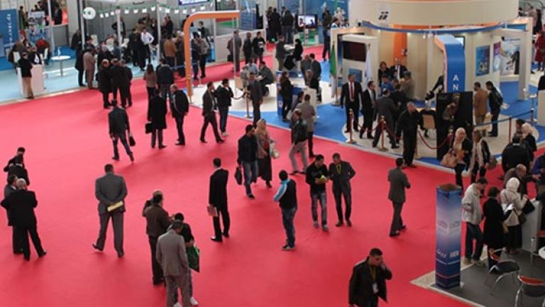 إقبال كبير للزوار على جناح الأمن الوطني