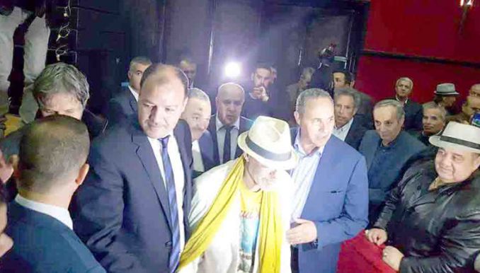 تكريم جماهيري خاص للرائع جمال علام
