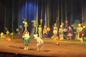 8 عروض تتنافس على "القناع الذهبي"