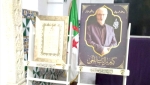 لوحات تترجم براعة فنان عشق الخط العربي