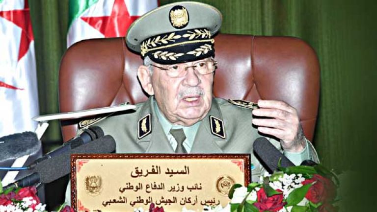 قايد صالح: الصراع بين شعب مسنود بالجيش وخدام الاستعمار