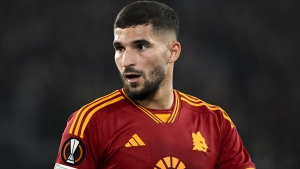 النجم الجزائري حسام عوّار
