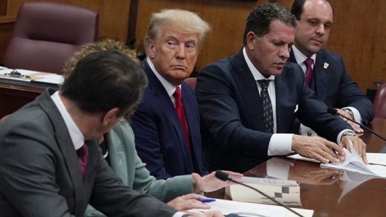 ترامب يدافع أمام القضاء عن براءته