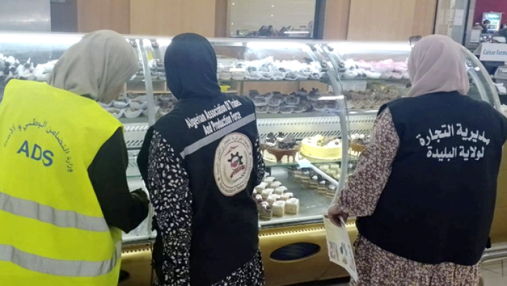 حملات تحسيسية بالمساحات التجارية في البليدة