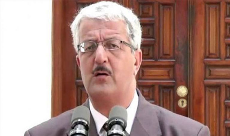 الطيب الهواري يحذر مما يستهدف الجزائر