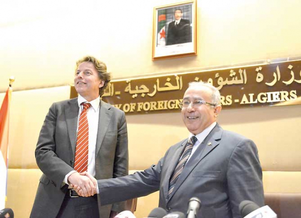 الجزائر وهولندا تؤكدان على الحلول السلمية في ليبيا