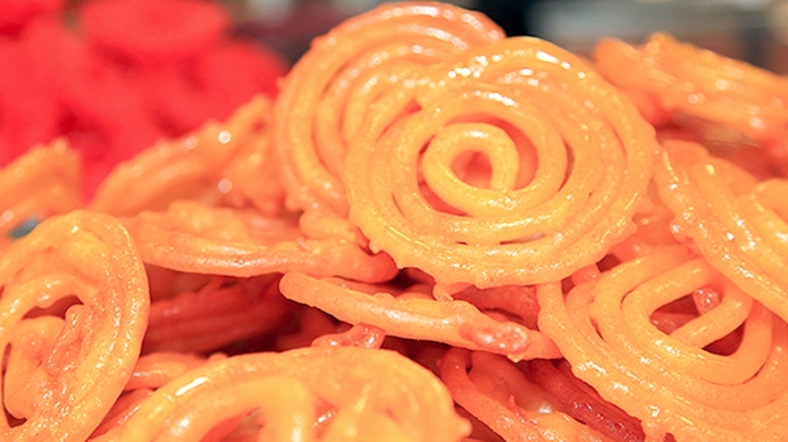 "الزلابية".. تراث ومذاق وألوان