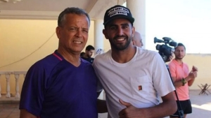 النجم الدولي السابق لخضر بلومي