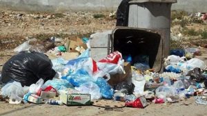 حي 42 مسكنا يغرق في النفايات