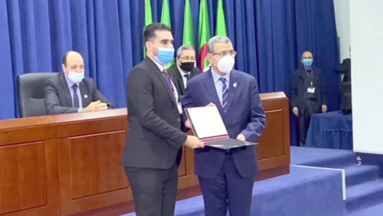الوزير الأول يشرف على تخرّج الدفعة 49