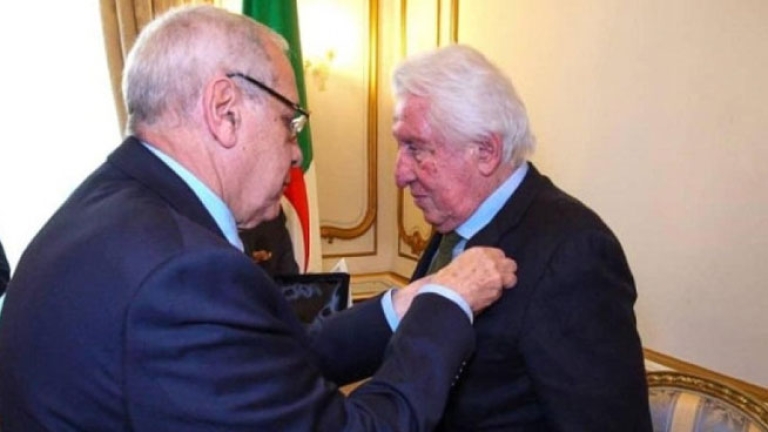 وسام أصدقاء الثورة للصحفي الإيطالي بيرناردو فالي