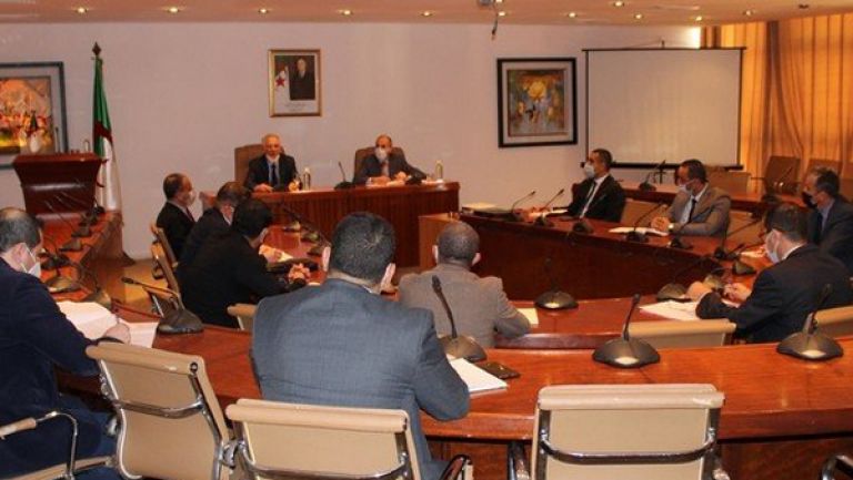 وزير الصناعة ينصب أعضاء لجنتي دراسة ومتابعة الملفات