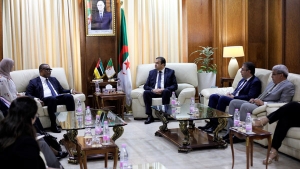 وزير الطاقة والمناجم، محمد عرقاب-وزير الاقتصاد والمالية لجمهورية موزمبيق، إرنييستو ماكس تونيلا