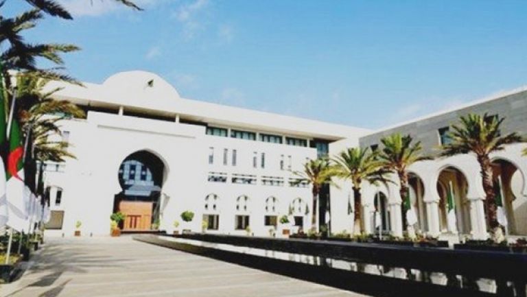 تأكيد على تمسك الجزائر بمسار برشلونة