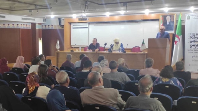 الأستاذ أوقاسم يستعرض "الشعر في حياة الإنسان الثقافية بجانت"