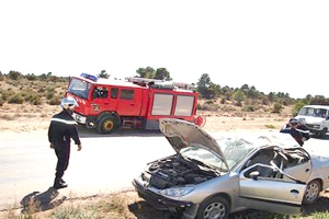 قتيلان و9 جرحى في انحراف سيارة